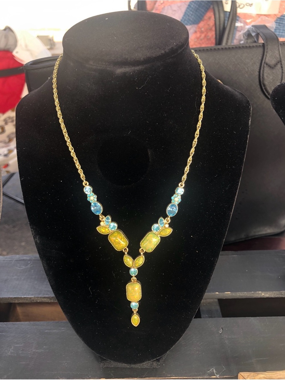 Avon SP VTG Women’s Gold-Tone Necklace with Yellow and Blue Stones - EUC